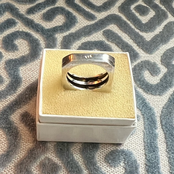 Delong Sterling silk ring with lime green semi-precious stone - Picture 4 of 8